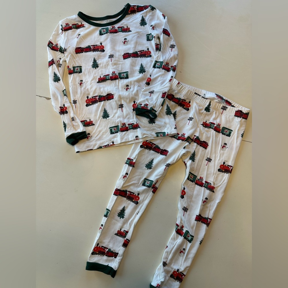 Kyte BABY long sleeve pajamas in Holiday Train size 3T